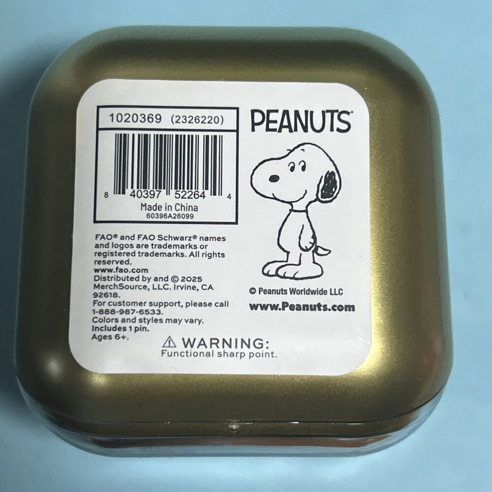 Snoopy Summertime Pin FAO Schwarz Peanuts Worldwide 2025 New In Display Box - Picture 4 of 4